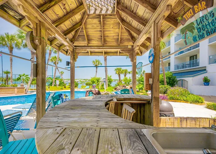 Apartment Surf & Racquet 503a