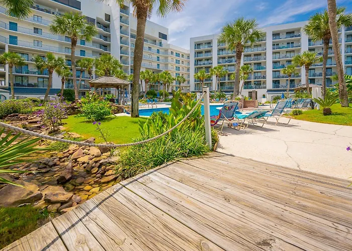 Apartment Surf & Racquet 503a